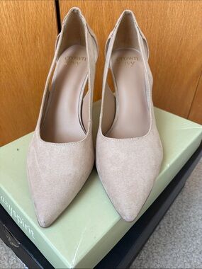 crown & ivy Beige Pointed-Toe Suede Pumps Sz 8.5